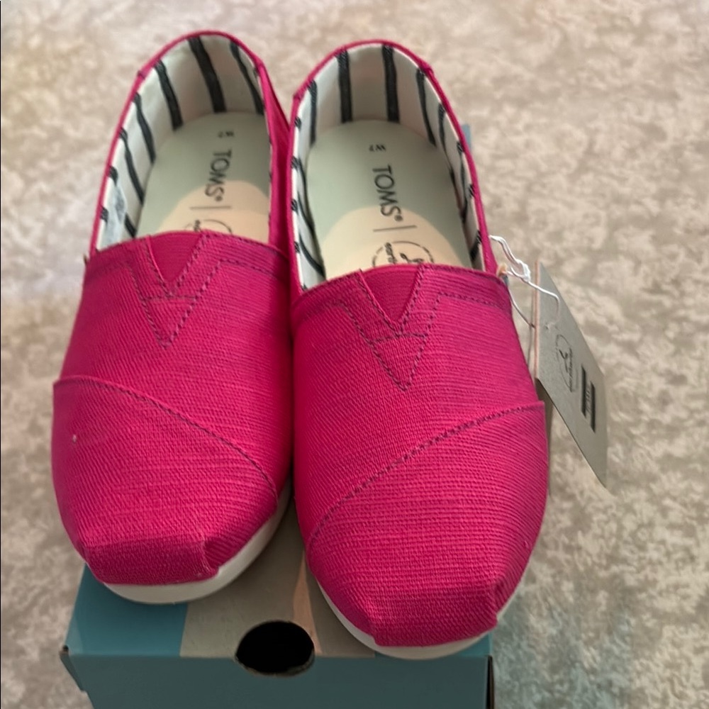 NWT TOMS Bright Fuchsia Alpargata Canvas Shoes size 7